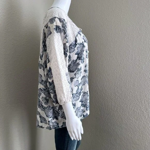 Free People Women Moon River Blouse Size L Blue White Peasant Floral Roses - Picture 6 of 9